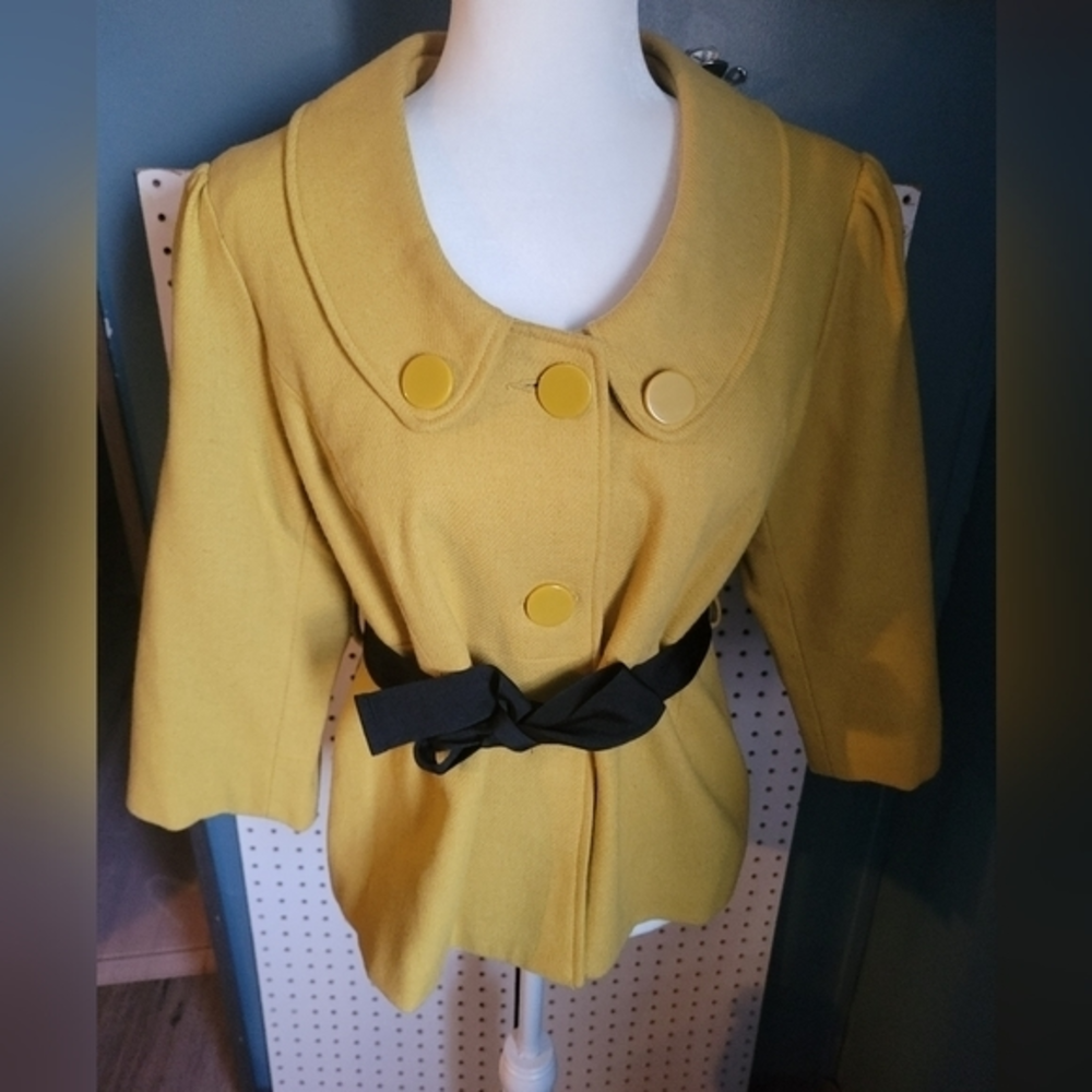 Coffeeshop size Large mustard yellow retro vibe tie waist wool blazer